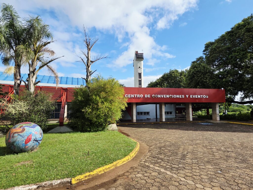 Centro de Convenciones y Eventos de Posadas, Misiones, Argentina.