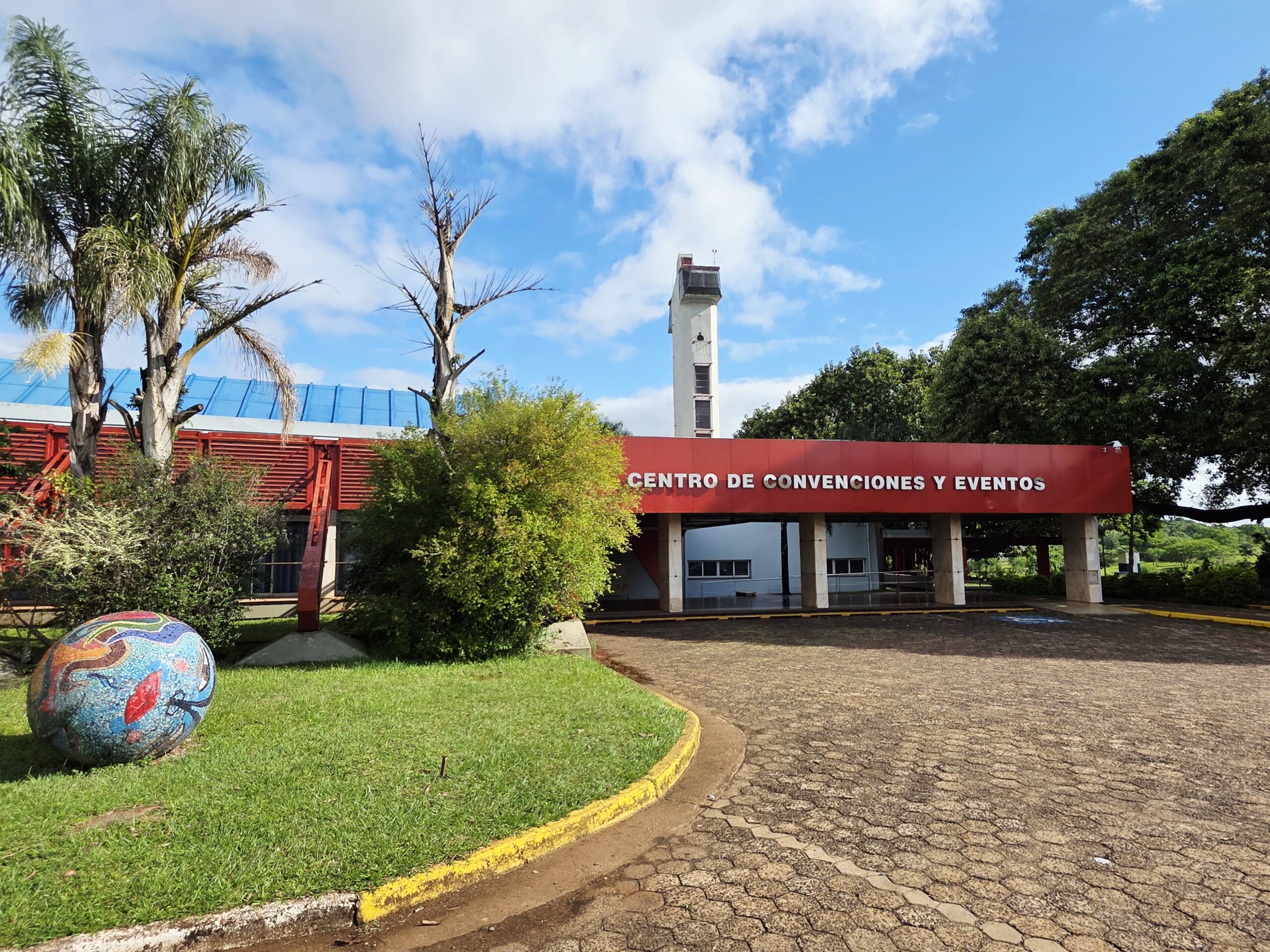 Centro de Convenciones y Eventos de Posadas, Misiones, Argentina.