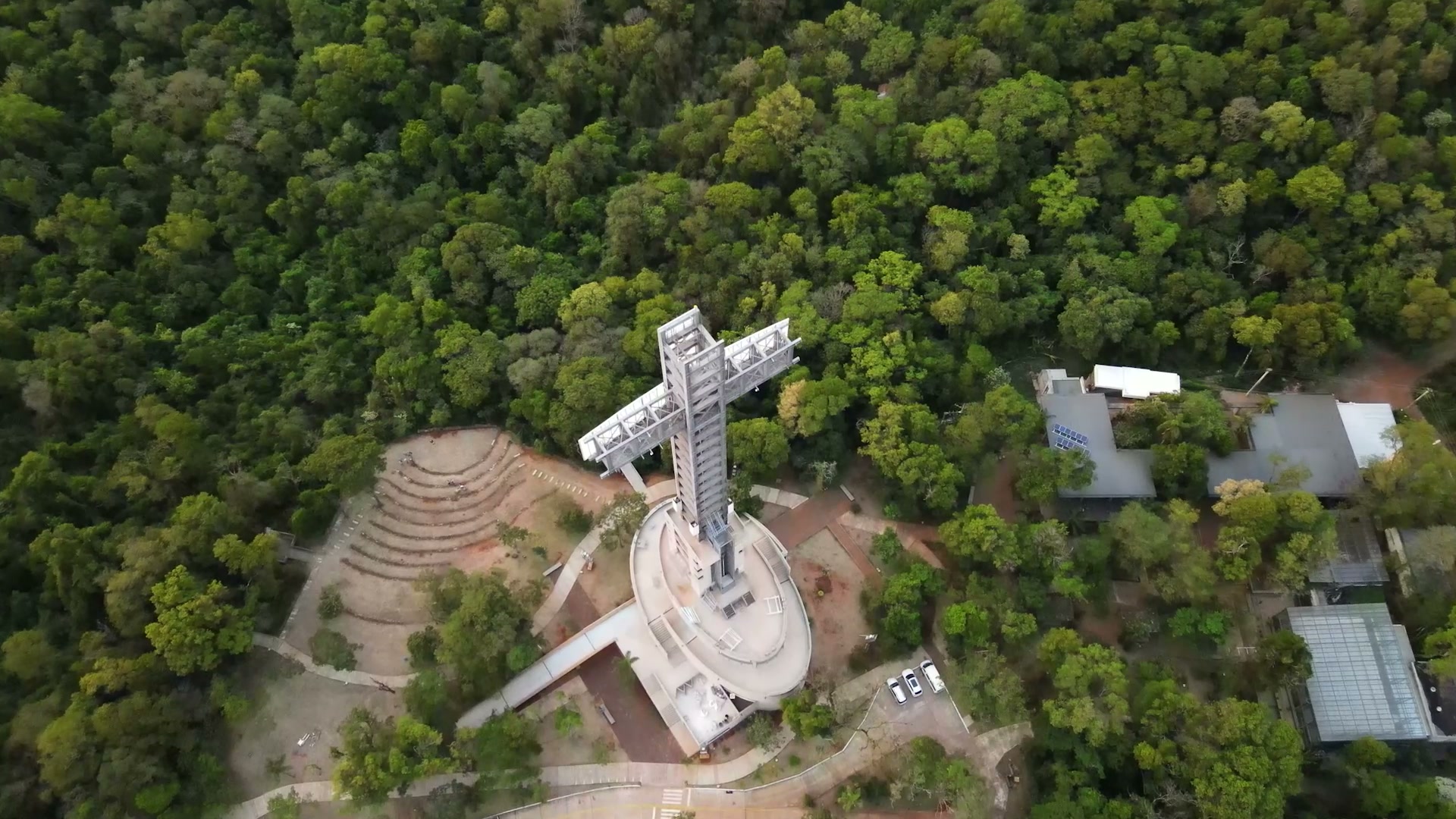 Vista aérea del Parque de la Cruz y su anfiteatro en Santa Ana
